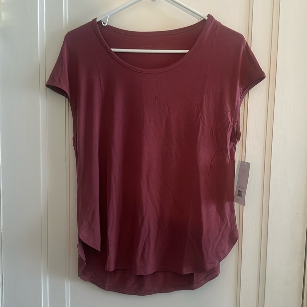 Activewear cap sleeve top. NWT. Medium. Dusty Rose